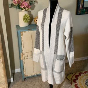 GAP Like New Open Front Grey/Combo Long Sleeve. Size L